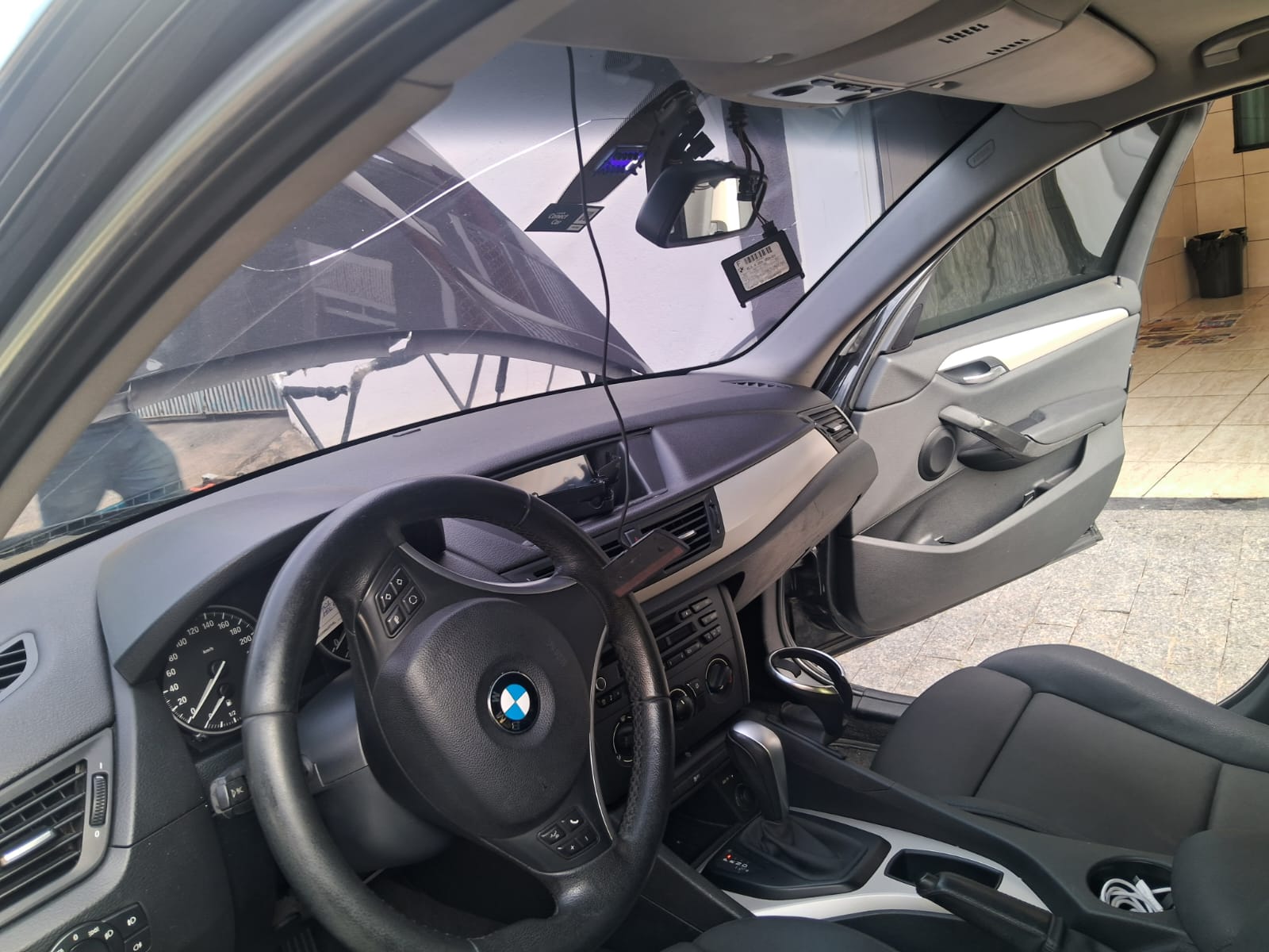 Vidro trincado de BMW antes da troca