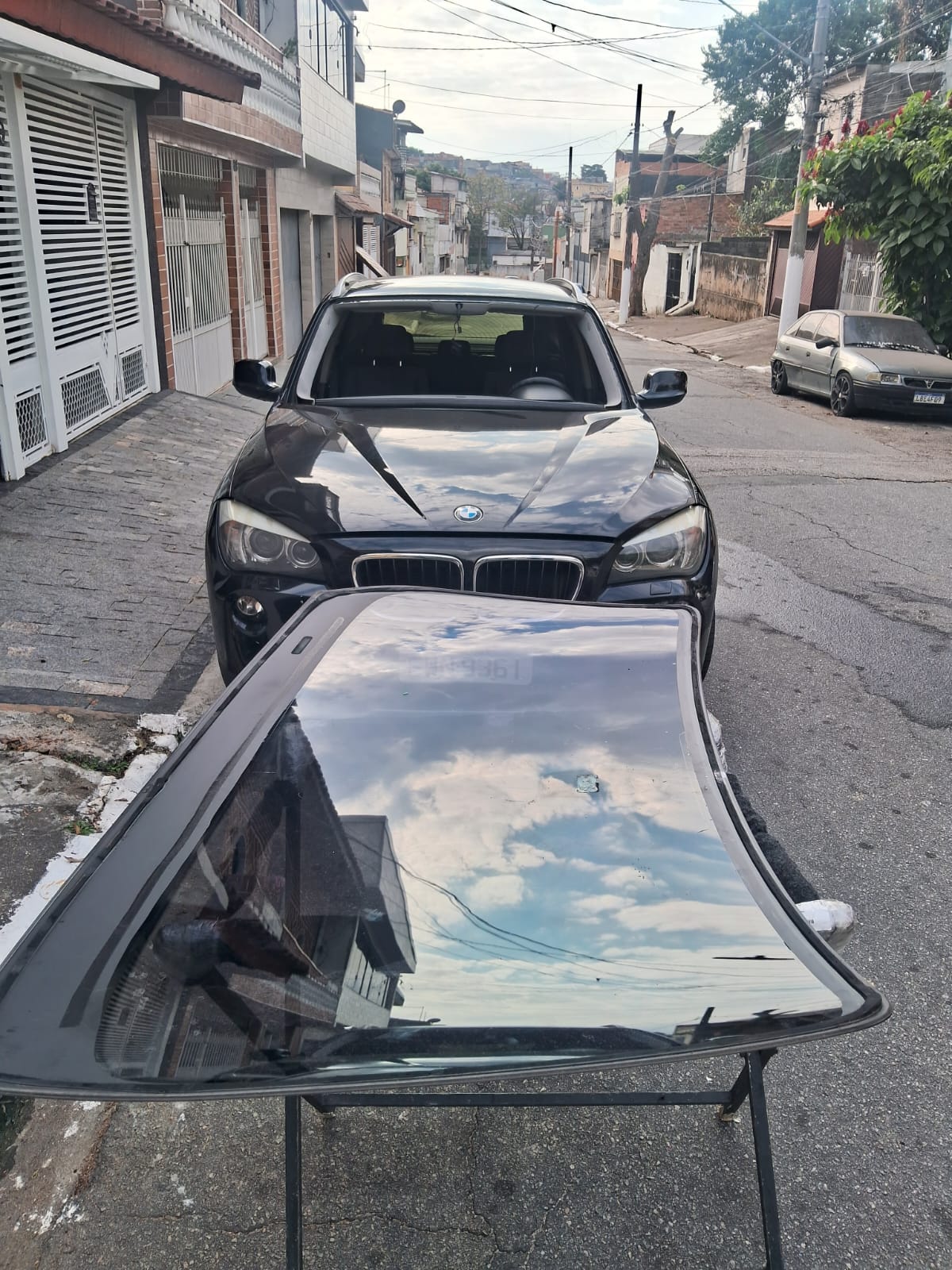 BMW em preparação para a troca de vidro